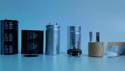 電機(jī)上的啟動(dòng)電容器和運(yùn)行電容器各有什么作用？